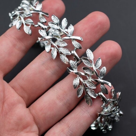 Leaf Link Women's Silvertone, Wide Chunky Leaves Bracelet - Picture 4 of 9